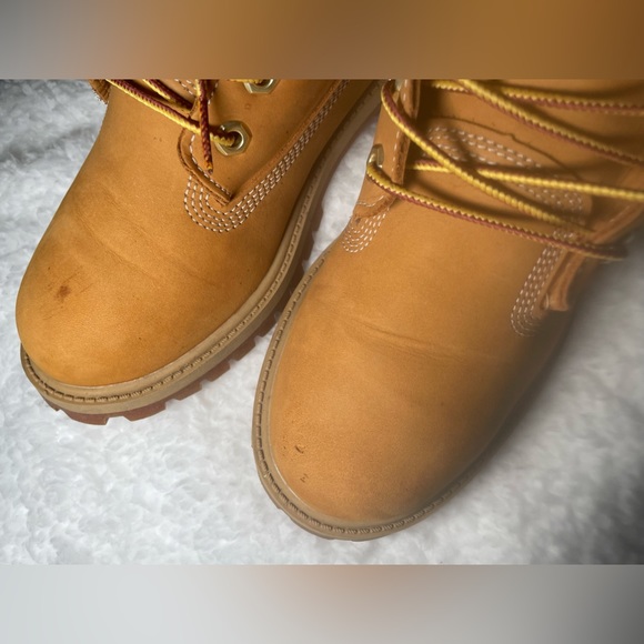 ***Used*** Boys Size 6 Timberland Boots - Picture 8 of 14